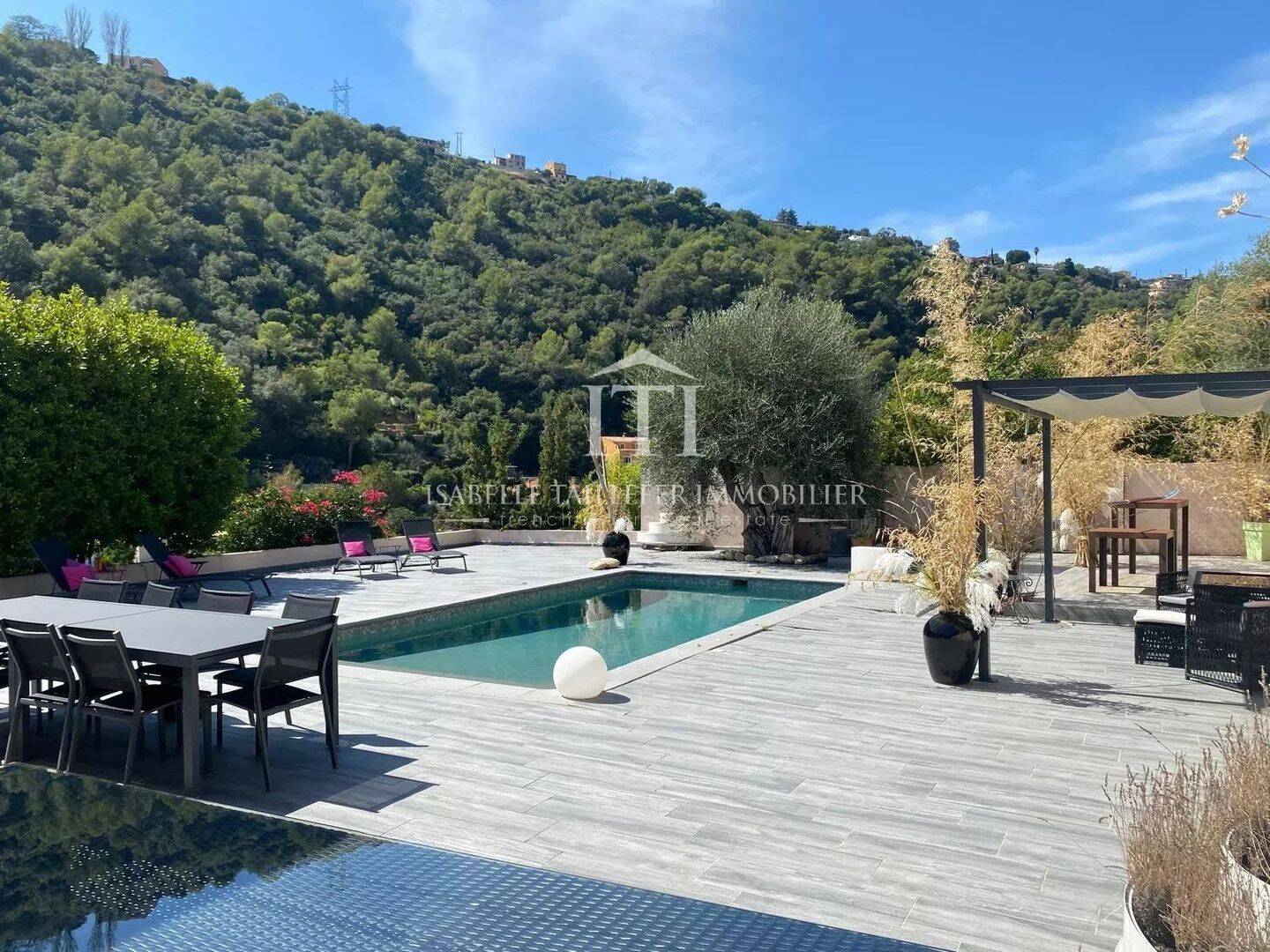 Maison 5 pièces 160 m² · à Nice · 160 m² · 888 000 €