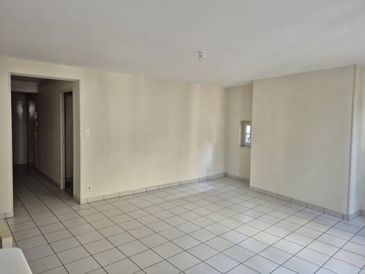 Appartement à louer 523 € 3 pièces 73 m² RDC Tulle 19000