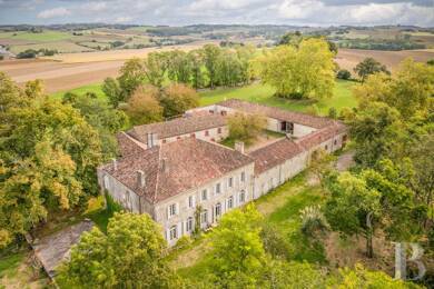 Château à vendre 1 275 000 € 20 pièces 15 chambres 813 m² 188 300 m² de terrain Agen 47000