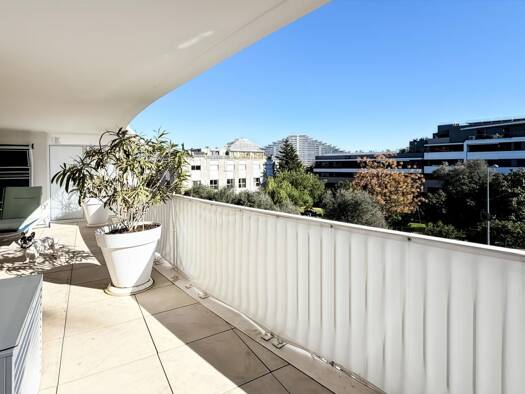 Appartement à vendre 458 000 € 3 pièces 2 chambres 71 m² Étage 2/2 Marina Villeneuve-Loubet 06270