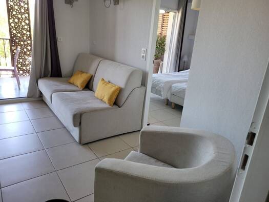 Appartement à louer 720 € 3 pièces 2 chambres 48 m² Remoulins 30210