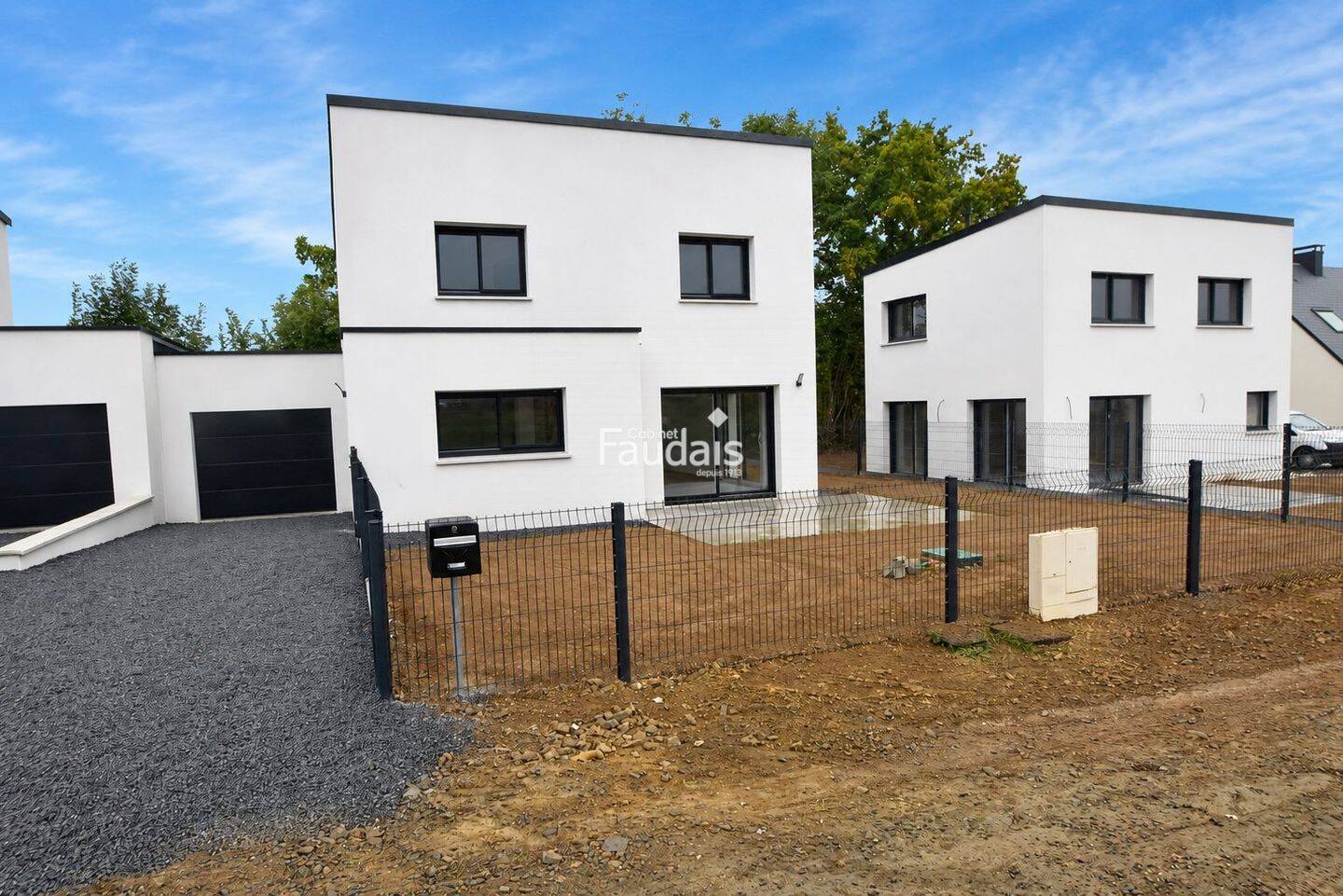 Maison 5 pièces 121 m² · à Thèreval · 121,3 m² · 930 €