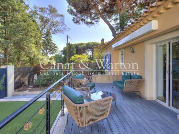 Maison de plain-pied à vendre 525 000 € 3 pièces 2 chambres 55 m² 287 m² de terrain Cavalaire-sur-Mer 83240