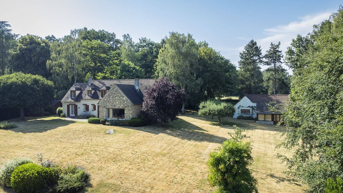 Maison 7 pièces 245 m² · à Gambais · 245 m² · 995 000 €