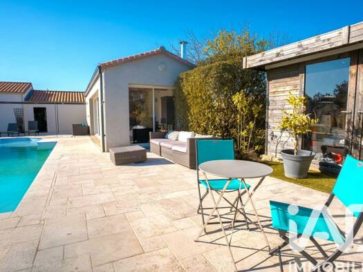 Maison de plain-pied à vendre 454 000 € 8 pièces 5 chambres 135 m² 3 041 m² de terrain Essarts en Bocage 85140