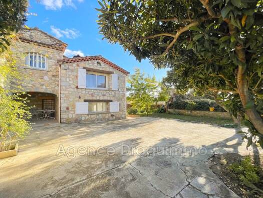 Villa à vendre 414 000 € 4 pièces 2 chambres 130 m² 760 m² de terrain Collettes Est Draguignan 83300