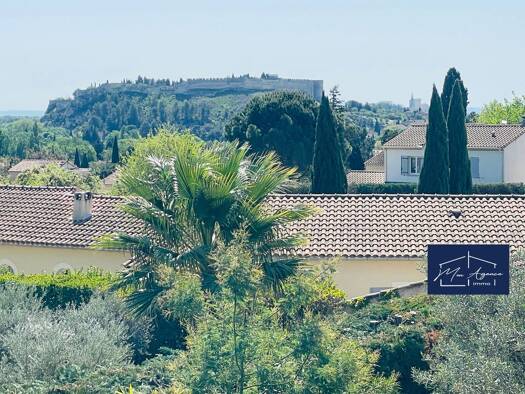 Maison à vendre - de 1.1M € 7 pièces 4 chambres 201,8 m² 830 m² de terrain Villeneuve-lès-Avignon 30400