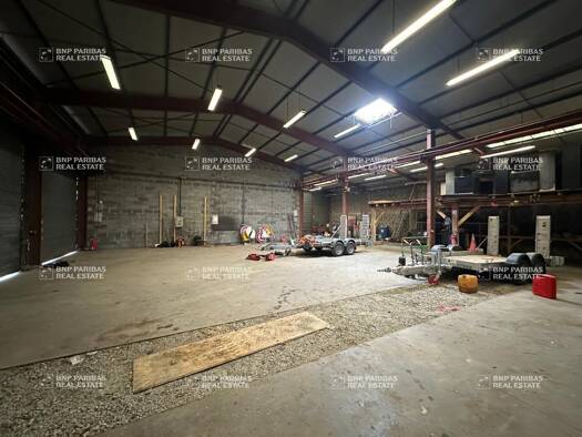 Local d'activités à louer 6 233 € 1 100 m² d'espace de stockage Parçay-Meslay 37210