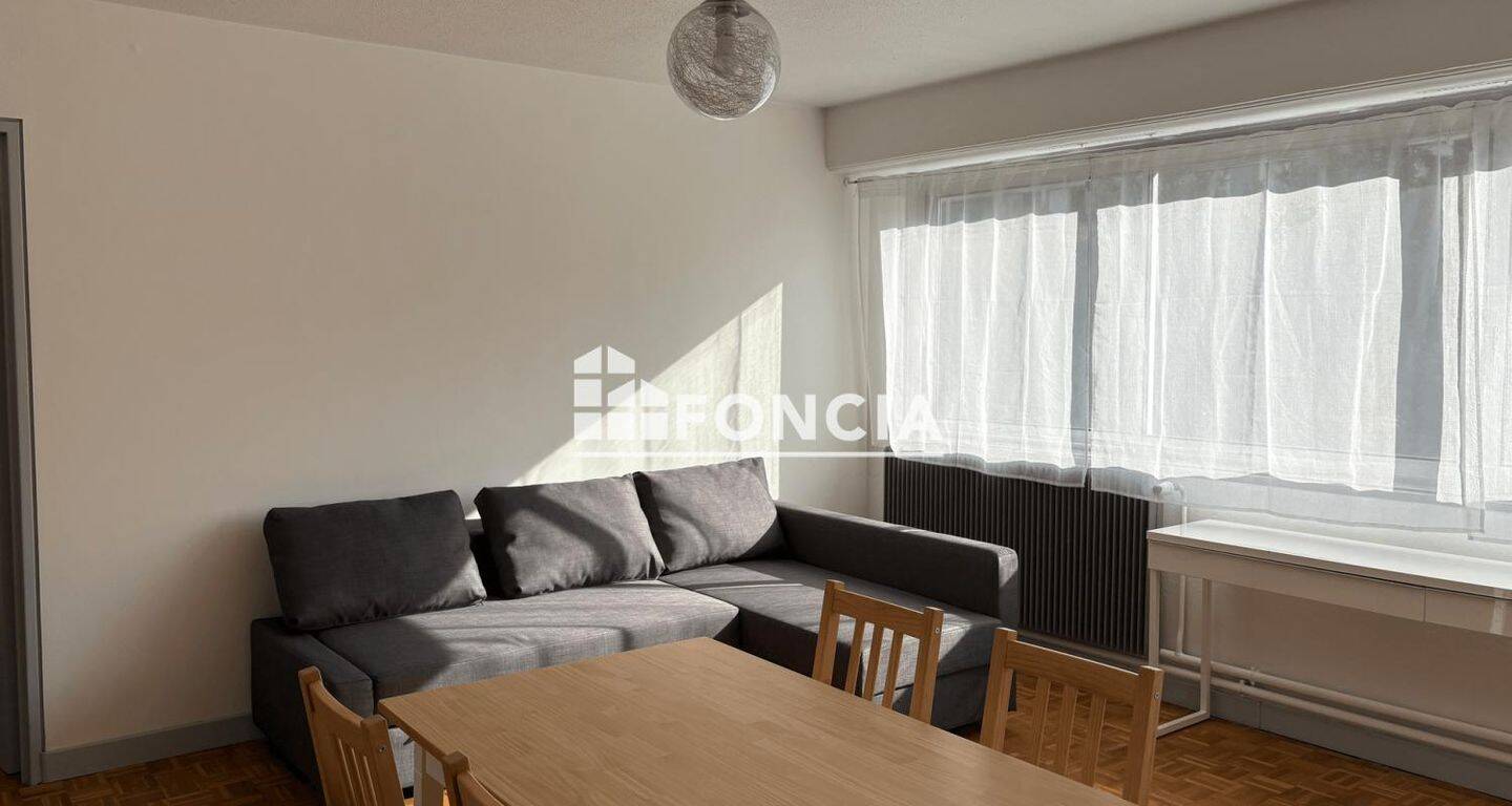 Appartement 4 pièces 80 m² · à Paris 20ème Arrondissement · 80,1 m² · 2 450 €