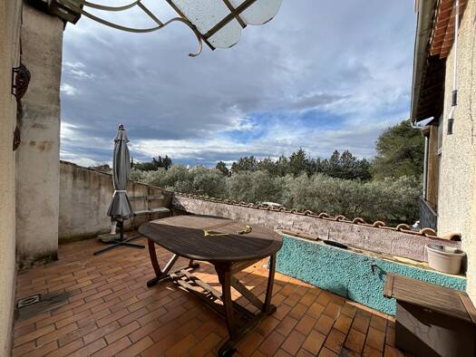 Appartement à vendre 160 800 € 3 pièces 2 chambres 64 m² RDC Châteauneuf-de-Gadagne 84470