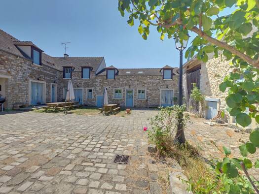Villa à vendre 1 100 000 € 20 pièces 13 chambres 480 m² 1 167 m² de terrain Saint-Martin-en-Bière 77630