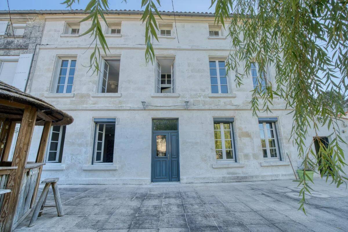 Maison 8 pièces 250 m² · à Saintes · 250 m² · 365 000 €
