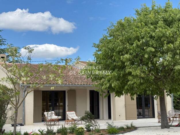 Maison à vendre 1 367 000 € 5 pièces 4 chambres 170 m² 1 800 m² de terrain Saint-Rémy-de-Provence 13210