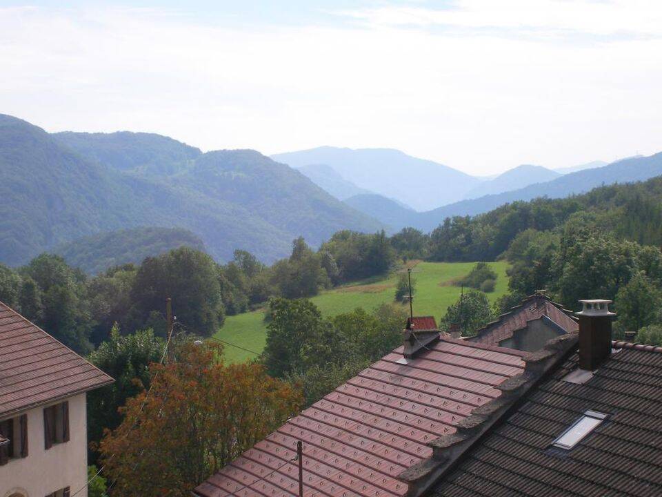Appartement 2 pièces 68 m² · à Montcusel · 68 m² · 460 €