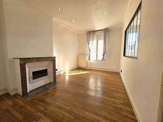 Appartement à louer 890 € 3 pièces 2 chambres 53 m² 2ème étage Centre Ville Reims 51100
