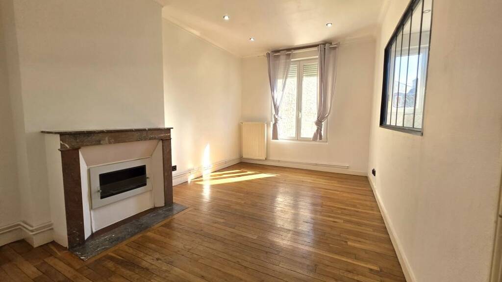 Appartement à louer 890 € 3 pièces 2 chambres 53 m² 2ème étage Centre Ville Reims 51100