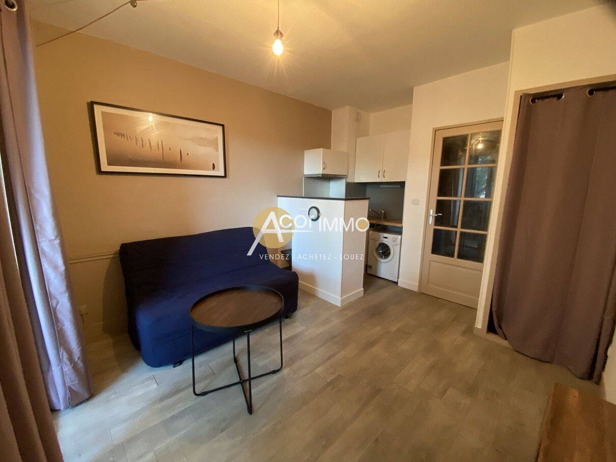 Appartement 1 pièce 18 m² · à Sanary-sur-Mer · 17,7 m² · 550 €