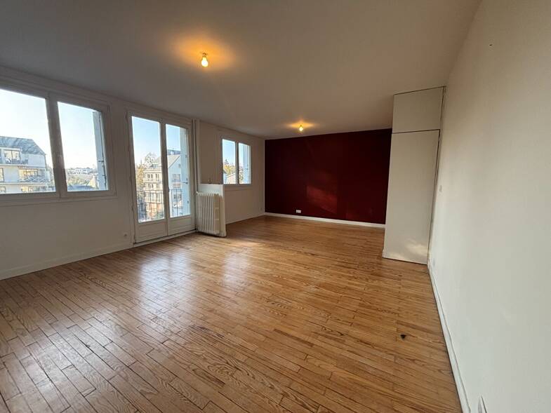 Appartement à louer 845 € 2 pièces 1 chambre 55 m² Étage 3/5 Nantes 44100