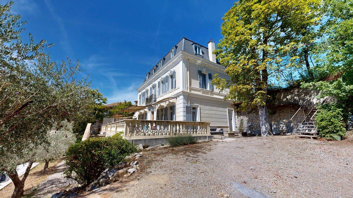 Maison 9 pièces 329 m² · à Gréoux-les-Bains · 329 m² · 1 300 000 €