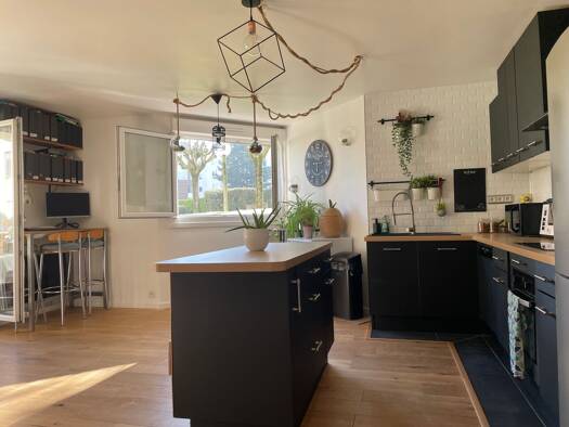 Appartement à vendre 282 000 € 3 pièces 2 chambres 75 m² RDC/3 Le Village Montigny-le-Bretonneux 78180