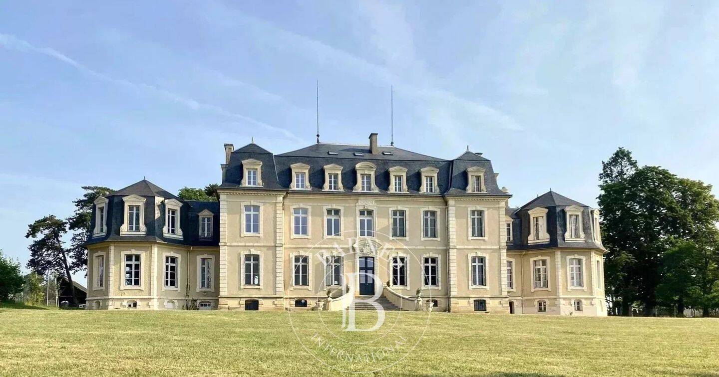 Maison 36 pièces 390 m² · à Montluçon · 390 m² · 1 880 000 €