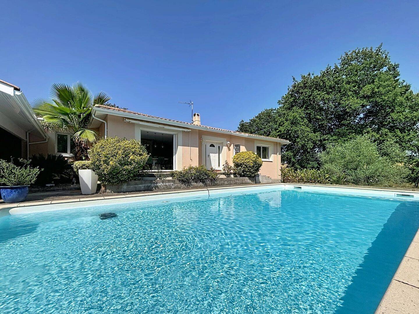 Maison 5 pièces 163 m² · à Guillac · 162,5 m² · 370 000 €