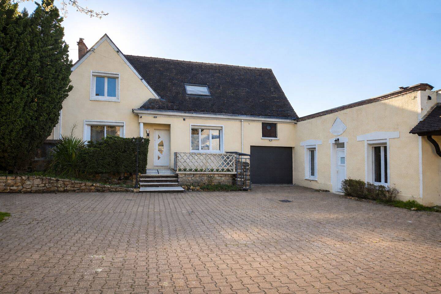 Maison 10 pièces 325 m² · à Tremblay-les-Villages · 325 m² · 445 000 €