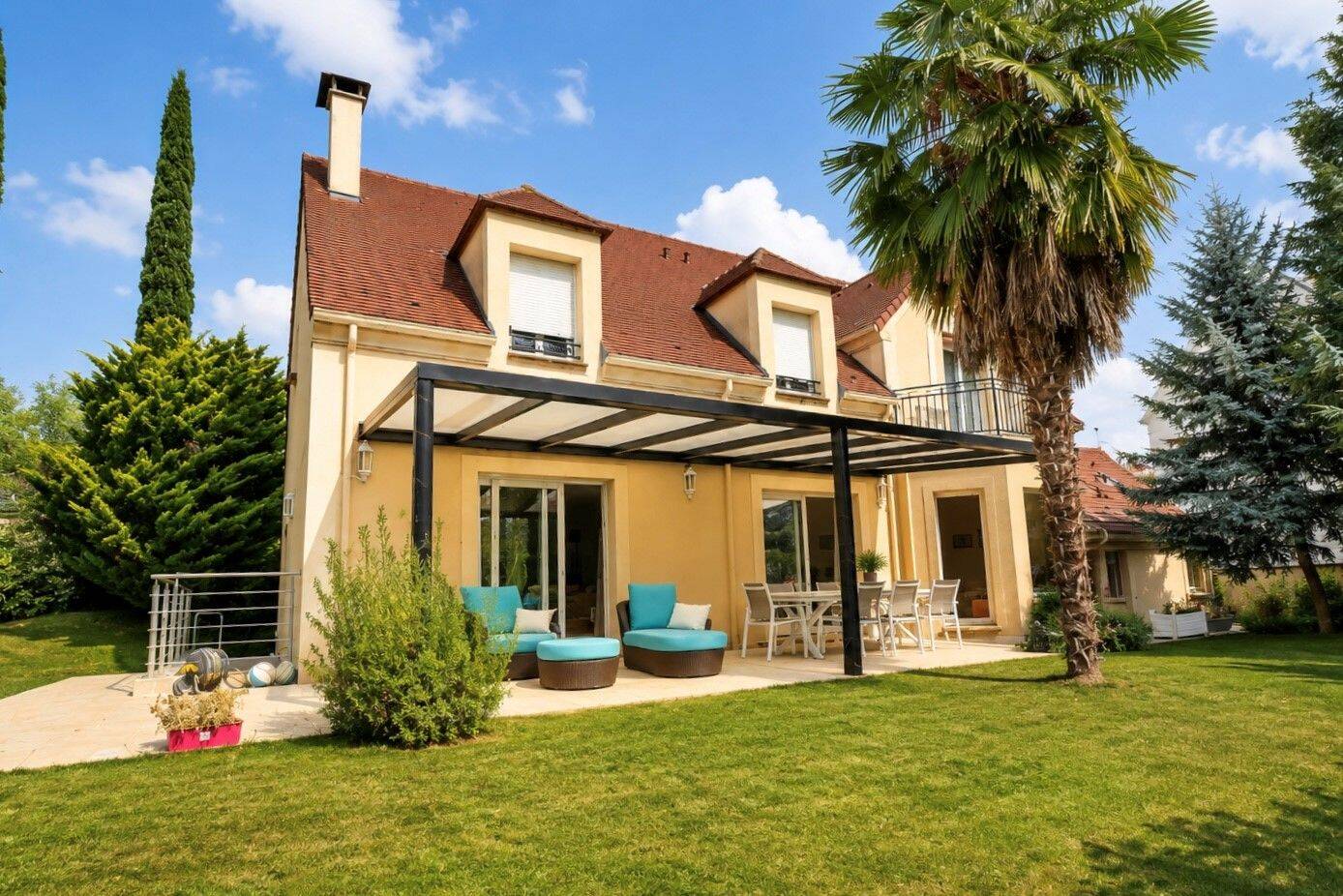 Maison 8 pièces 241 m² · à Mareil-Marly · 240,6 m² · 4 500 €