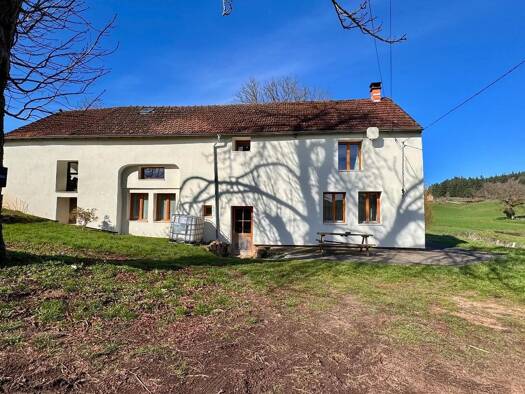 Maison à vendre 185 000 € 6 pièces 2 chambres 143 m² 2 023 m² de terrain Aigueperse 69790