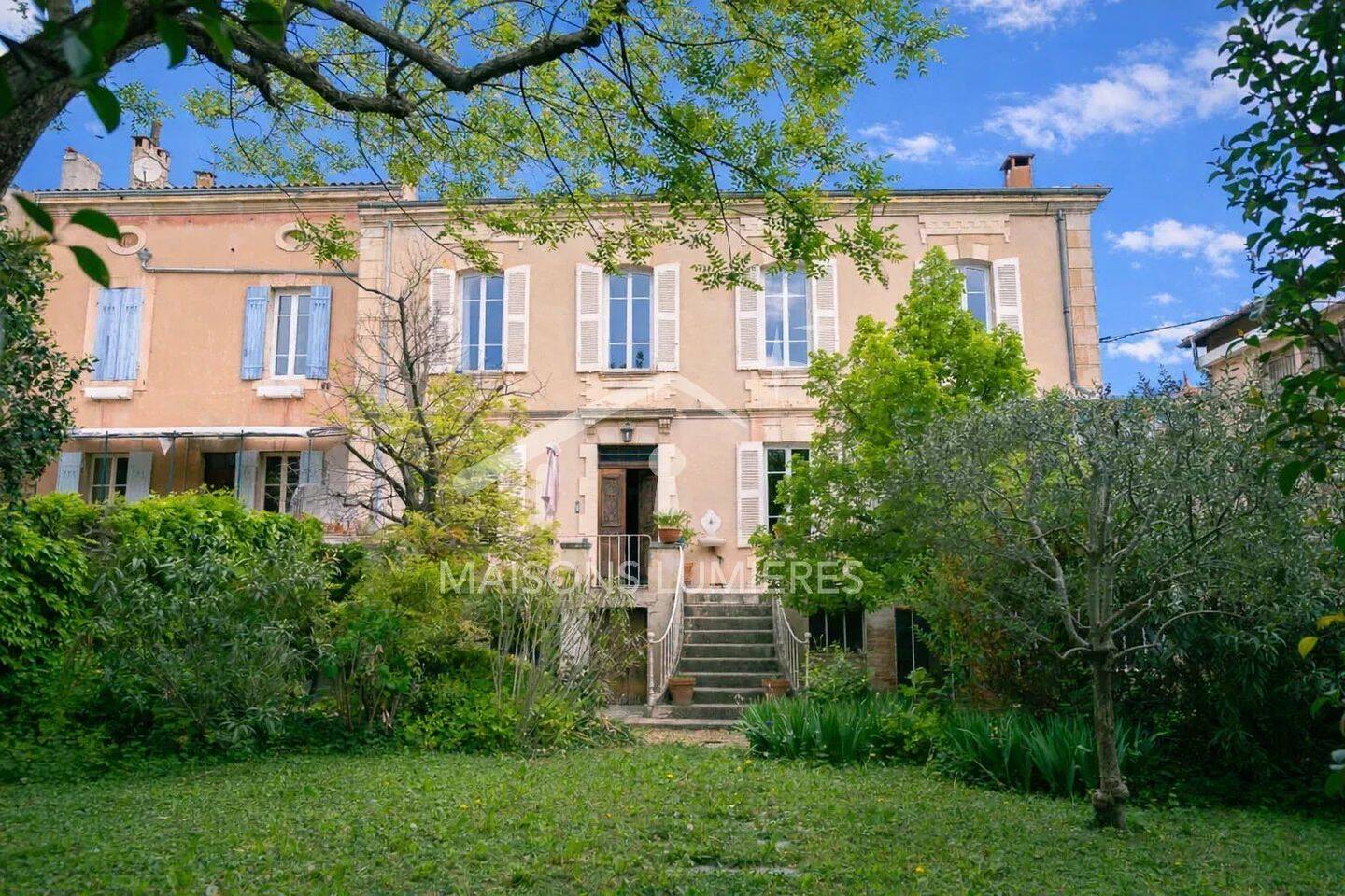 Maison 11 pièces 370 m² · à Apt · 370 m² · 950 000 €