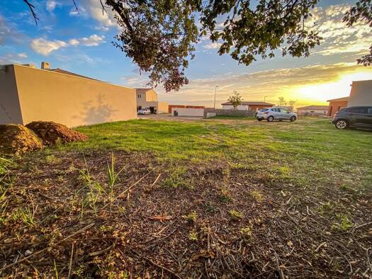 Terrain constructible à vendre 128 500 € 510 m² de terrain Saint-Thibéry 34630