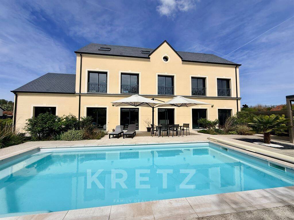 Maison 9 pièces 320 m² · à Maintenon · 320 m² · 899 000 €
