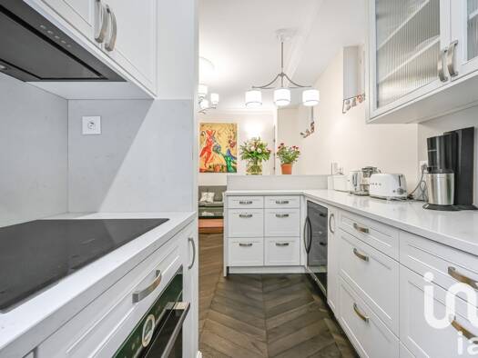 Appartement à vendre 1 250 000 € 4 pièces 3 chambres 100 m² Étage 3/7 Courcelles-Wagram Paris 17ème arrondissement 75017