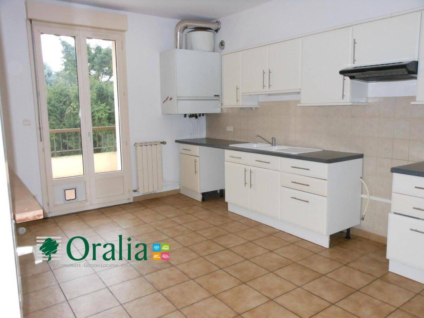Appartement 6 pièces 147 m² · à Caluire-Et-Cuire · 146,8 m² · 1 645 €