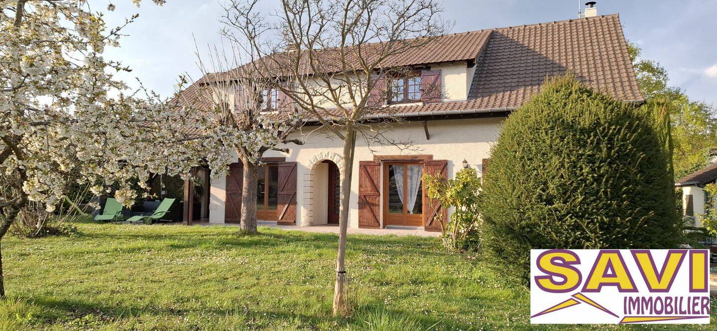 Maison 8 pièces 200 m² · à Ferrières-en-Gâtinais · 200 m² · 299 000 €