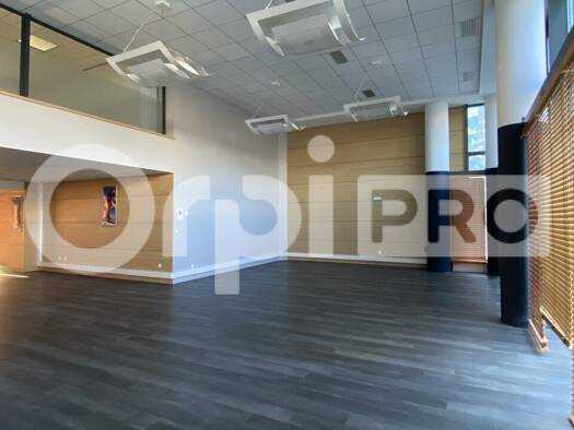 Local commercial à louer 11 228 € 533 m² de surface de vente Le Havre 76600