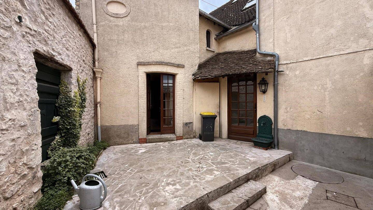 Maison 6 pièces 228 m² · à Boynes · 228 m² · 205 000 €