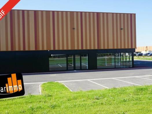 Local d'activités à vendre 486 500 € 350 m² d'espace de stockage Gellainville 28630