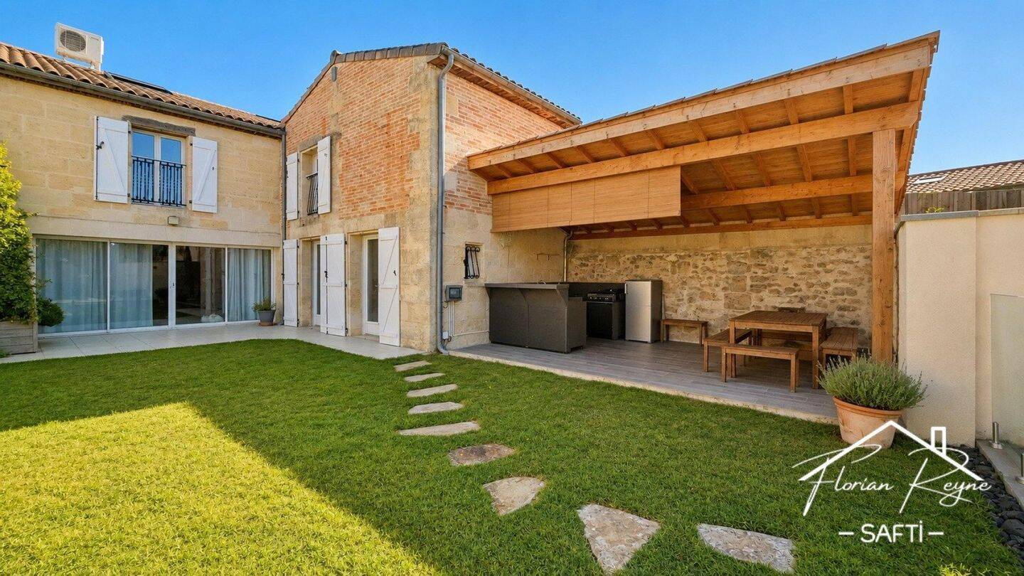 Maison 8 pièces 234 m² · à Ludon-Médoc · 234 m² · 449 999 €