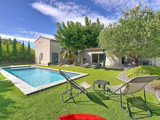 Villa à vendre 695 000 € 6 pièces 4 chambres 188 m² 926 m² de terrain Saint-Saturnin-lès-Avignon 84450