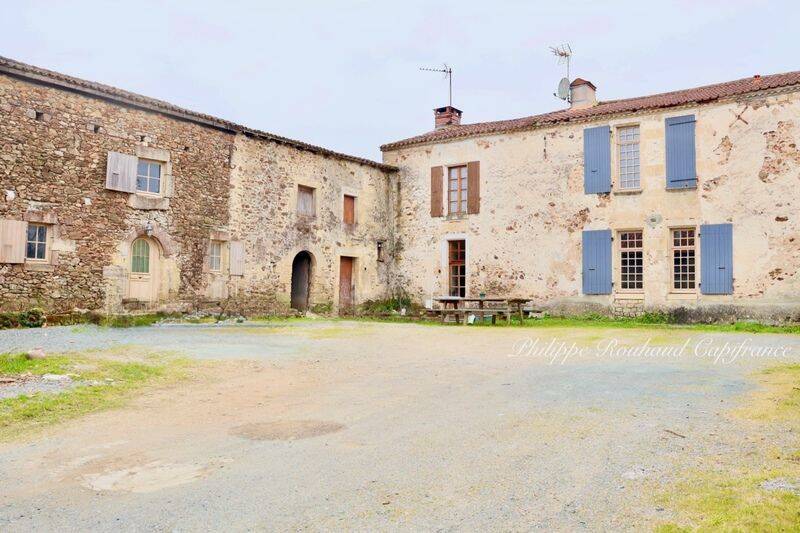 Maison 20 pièces 245 m² · à Mervent · 245 m² · 327 000 €