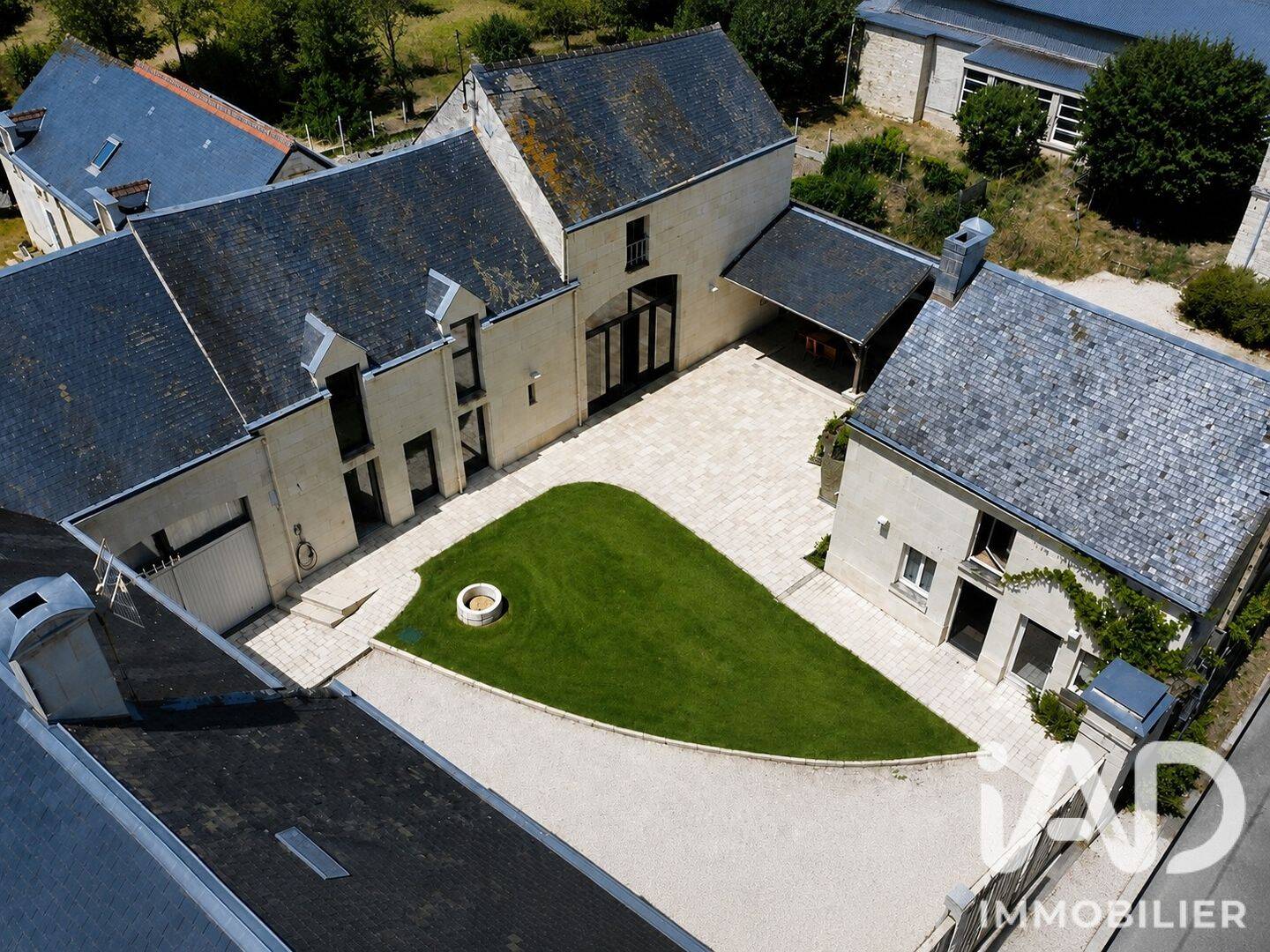 Maison 8 pièces 286 m² · à Chinon · 286 m² · 291 000 €