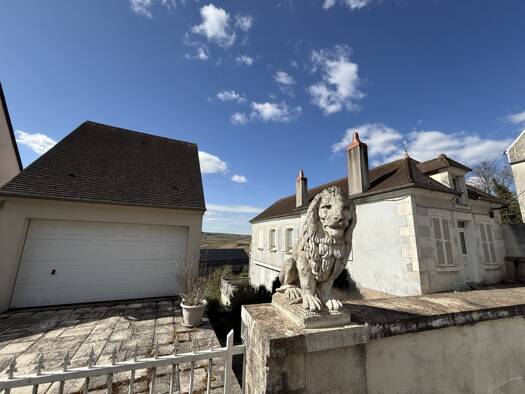 Maison à vendre 315 000 € 5 pièces 2 chambres 150 m² 2 700 m² de terrain Sancerre 18300