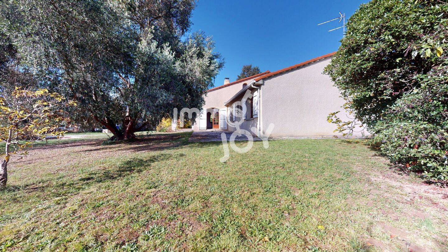 Maison 8 pièces 220 m² · à Frouzins · 220 m² · 395 000 €