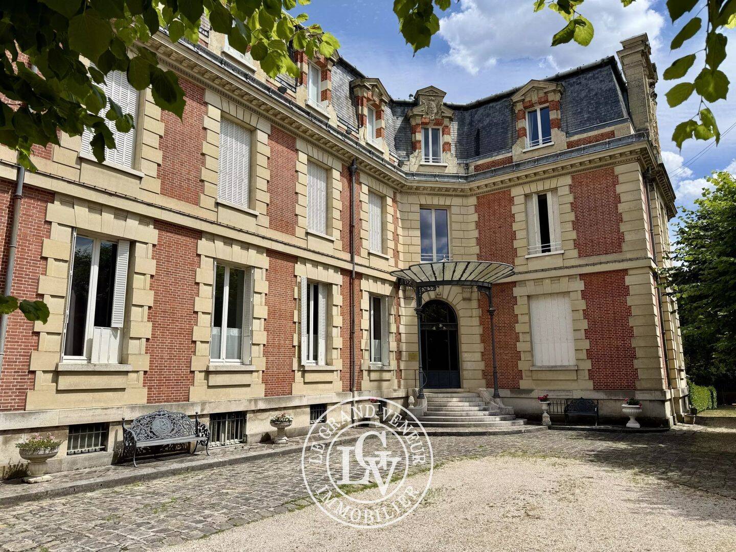 Appartement 4 pièces 108 m² · à Fontainebleau · 108 m² · 2 450 €