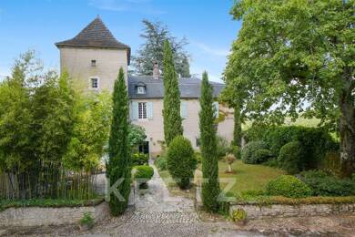 Château à vendre 1 070 000 € 10 pièces 8 chambres 340 m² 15 000 m² de terrain Charles de Gaulle Cahors 46000