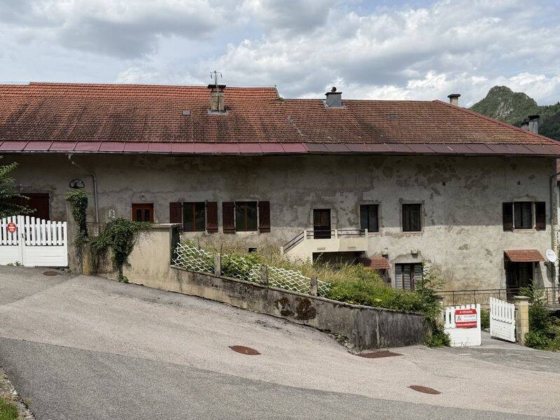 Maison 8 pièces 180 m² · à Saint-Claude · 180 m² · 158 500 €