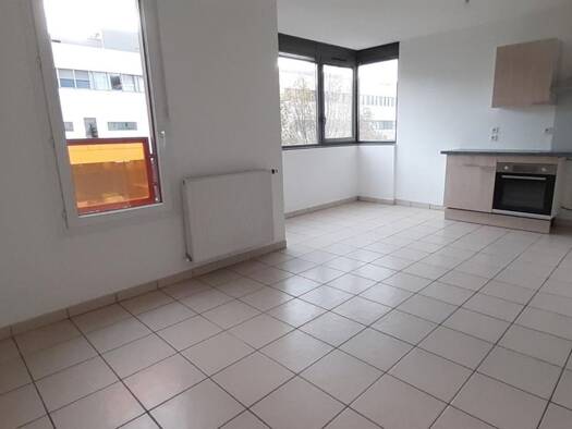 Appartement à louer 671 € 2 pièces 1 chambre 39 m² Étage 1/4 Frange Verte-Commanderie Échirolles 38130