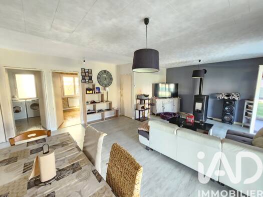 Maison de plain-pied à vendre 127 000 € 3 pièces 2 chambres 80 m² 739 m² de terrain Estissac 10190