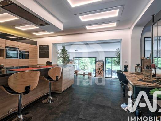 Maison à vendre 950 000 € 8 pièces 5 chambres 260 m² 3 537 m² de terrain Ouest Lamorlaye 60260